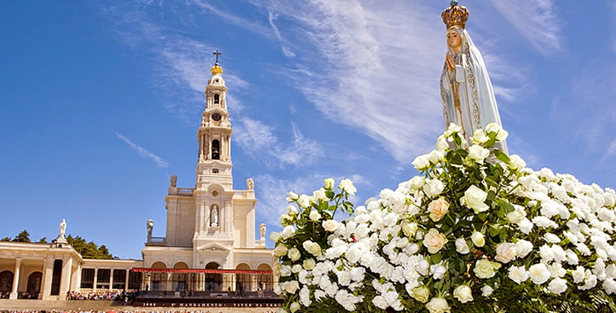 El Santuario de Nuestra Señora del Rosario de Fátima, localizado en la Cova da Iria, freguesía de Fátima, en Portugal, es uno de los más importantes santuarios marianos del mundo.